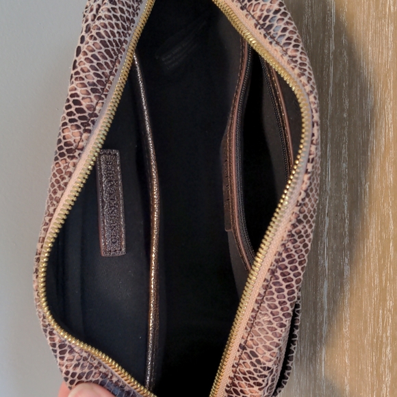 G.I.L.I (Got it Love it) Crossbody Bag with matching Pouch - Picture 7 of 14